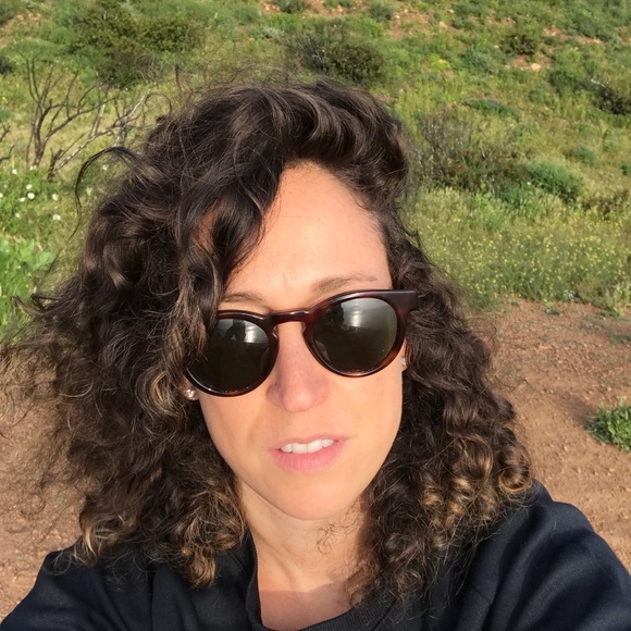 Meet your Posher, Nili - Picture 1 of 1